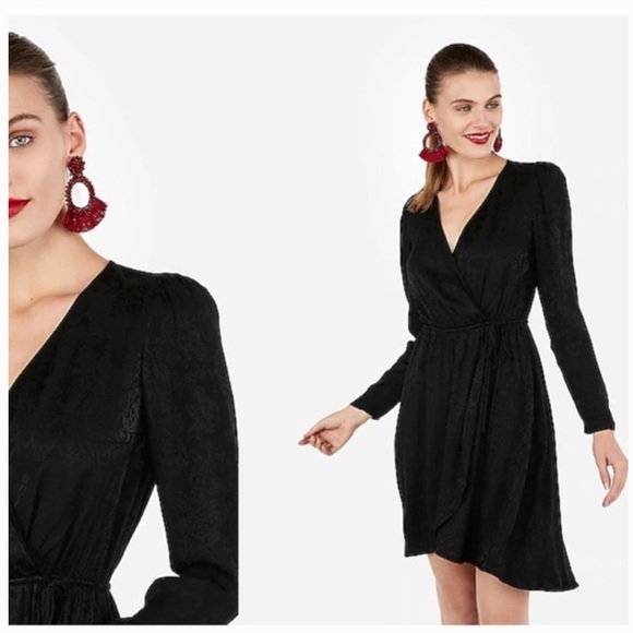 NWT Express Long Sleeve Surplice Mock Wrap Dress in Black Dark Floral size M - Picture 1 of 11